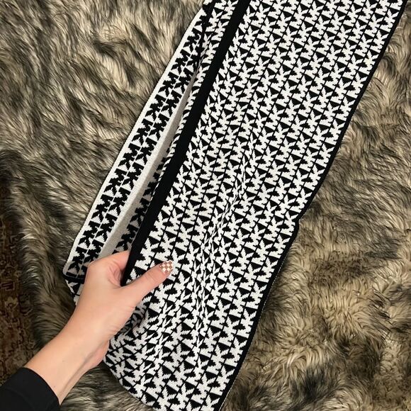 Michael Kors Black Logo Infinity Scarf Womens Neck Scarf - Picture 3 of 3